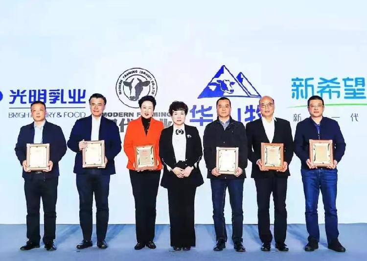 重慶日報：捷報，天友乳業(yè)榮獲2021年國家優(yōu)質(zhì)乳工程雙項大獎！